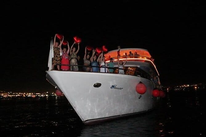 Evening dinner cruise on the yacht Fantasia